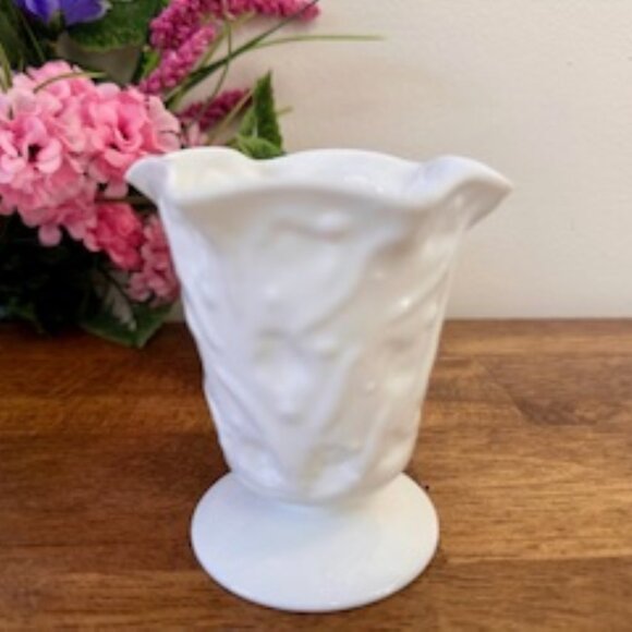 Vintage Bryce El Rancho White Milk Glass Vase‎ Ruffled Edge Footed Pedestal Vase - Picture 1 of 5